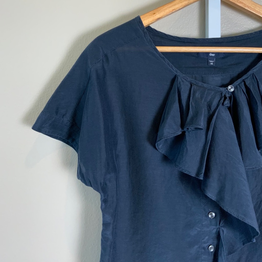 GAP Short Sleeve Ruffle Front Button Top - Picture 5 of 16